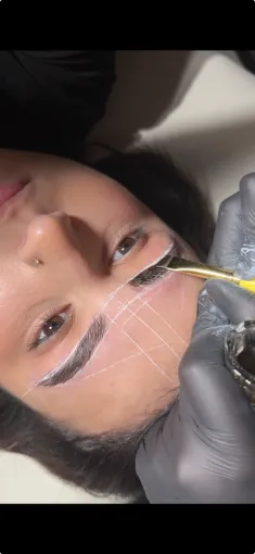 Épilation au fil des sourcils à Maisons-Alfort, Alfortville, GLOW STUDIO