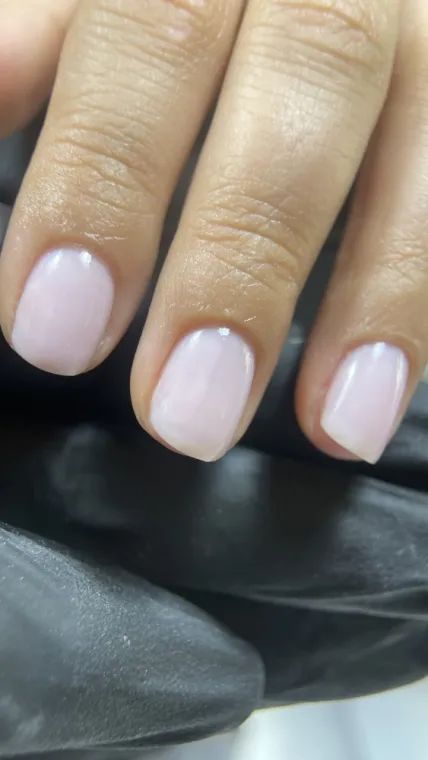 Effectuer un gainage sur ongles naturels, Alfortville, GLOW STUDIO
